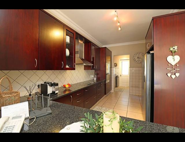 3 BEDROOM APARTMENT FOR SALE IN BEDFORDVIEW